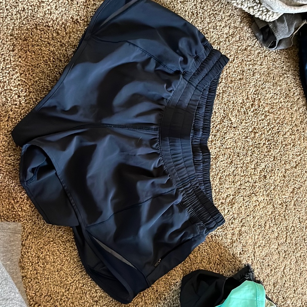lulumelon hotty hot shorts 2.5, blue navy, size 8